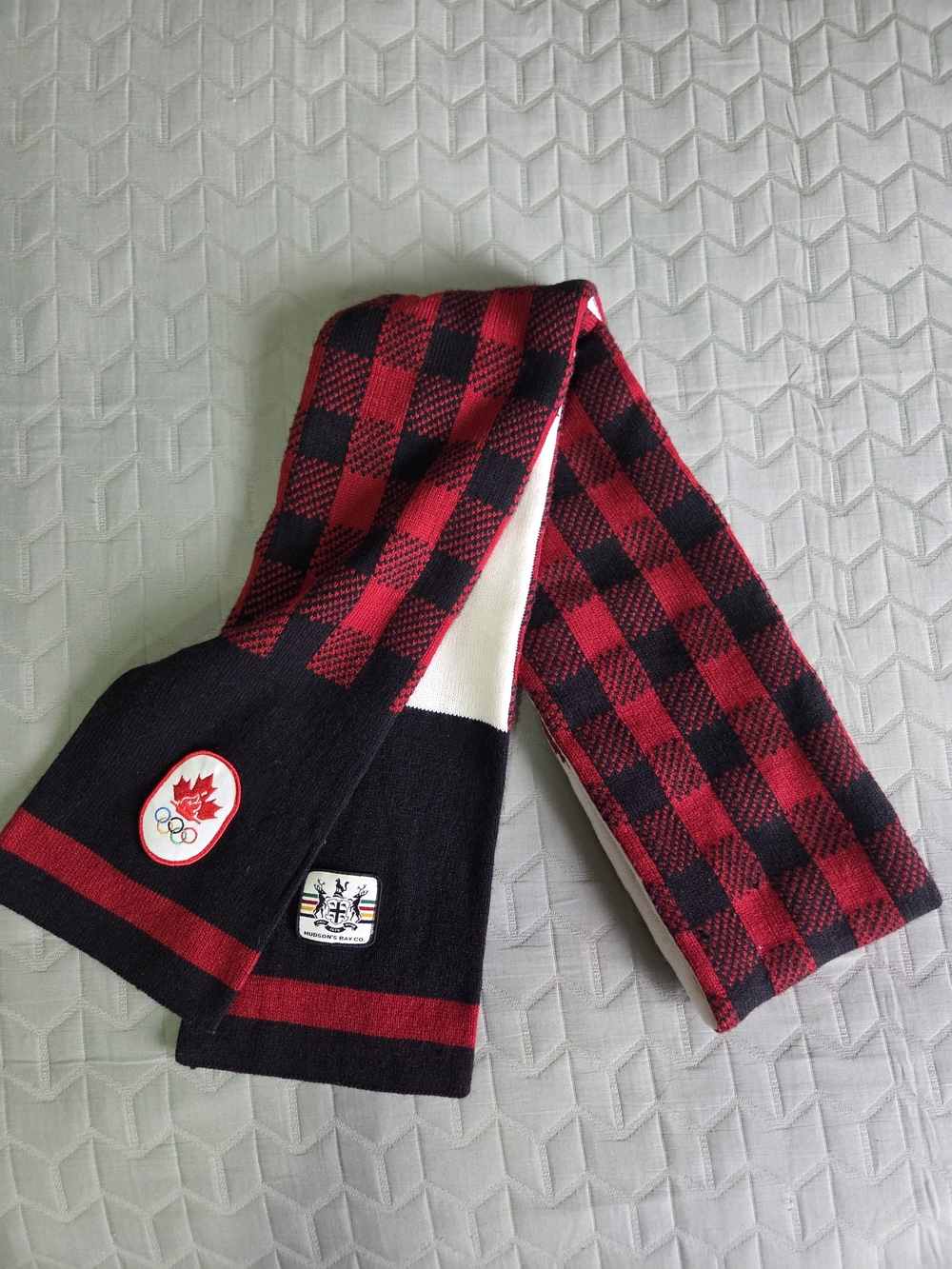 Hudson’s Bay Team Canada Olympic Scarf Red Black Buffalo Plaid Wool Knit - Picture 8 of 8
